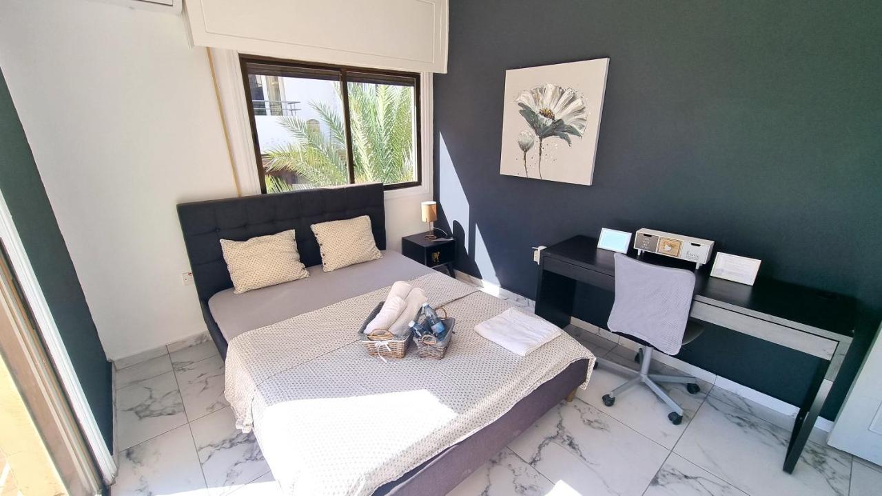 Cozy Beach Apt, Near Airport With 100Mbit Internet Larnaca Exterior photo